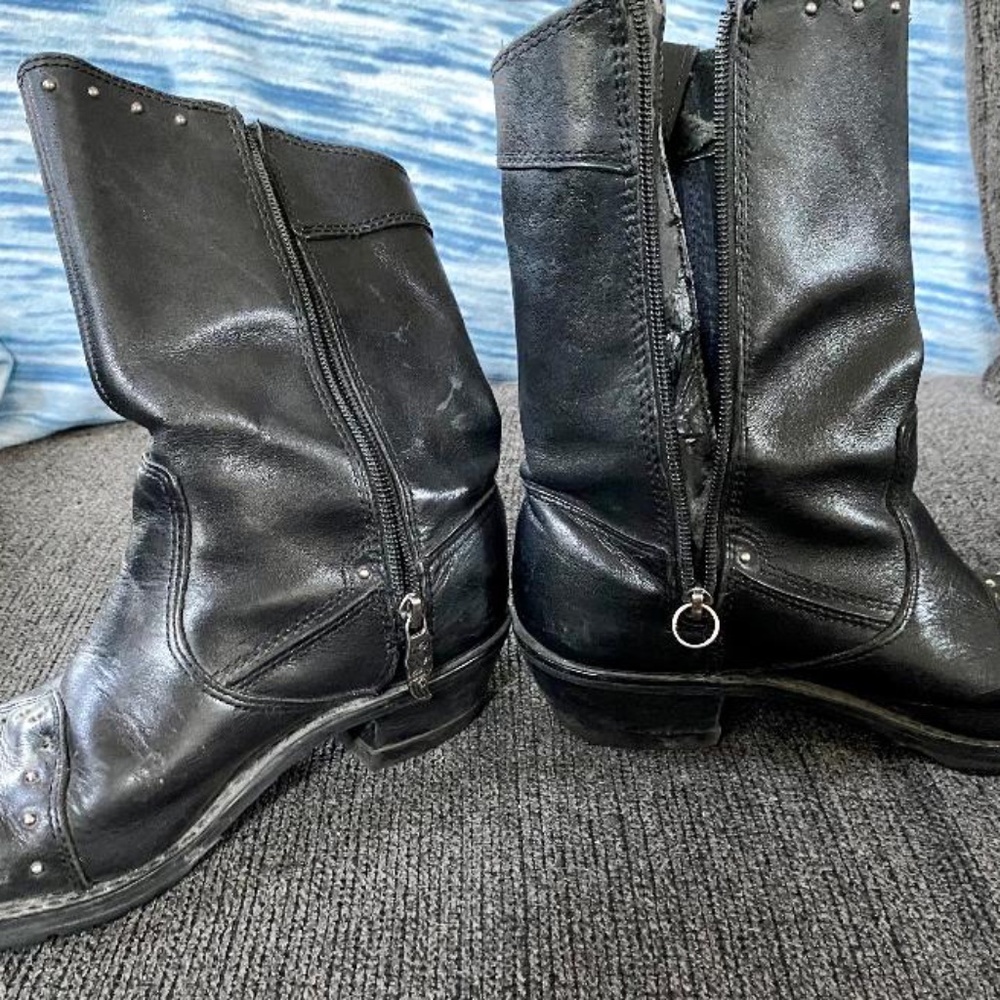 Harley-Davidson womens black leather zip boots with low heel and studs size 8.5